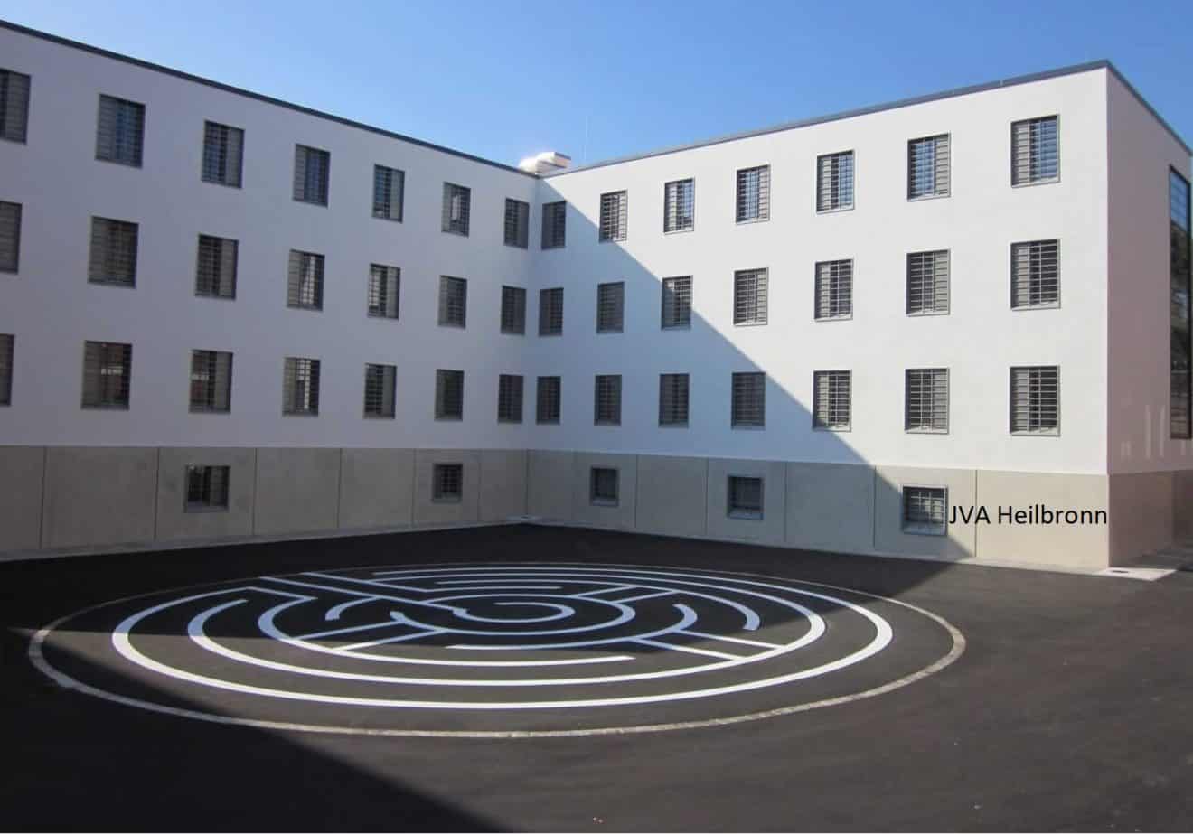 Das Labyrinth im Innenhof der Heilbronner JVA