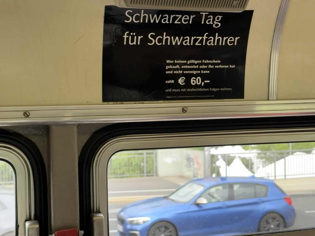 Fahren ohne Ticket: Zivilrechtlicher Verstoß gegen Beförderungsbedingungen