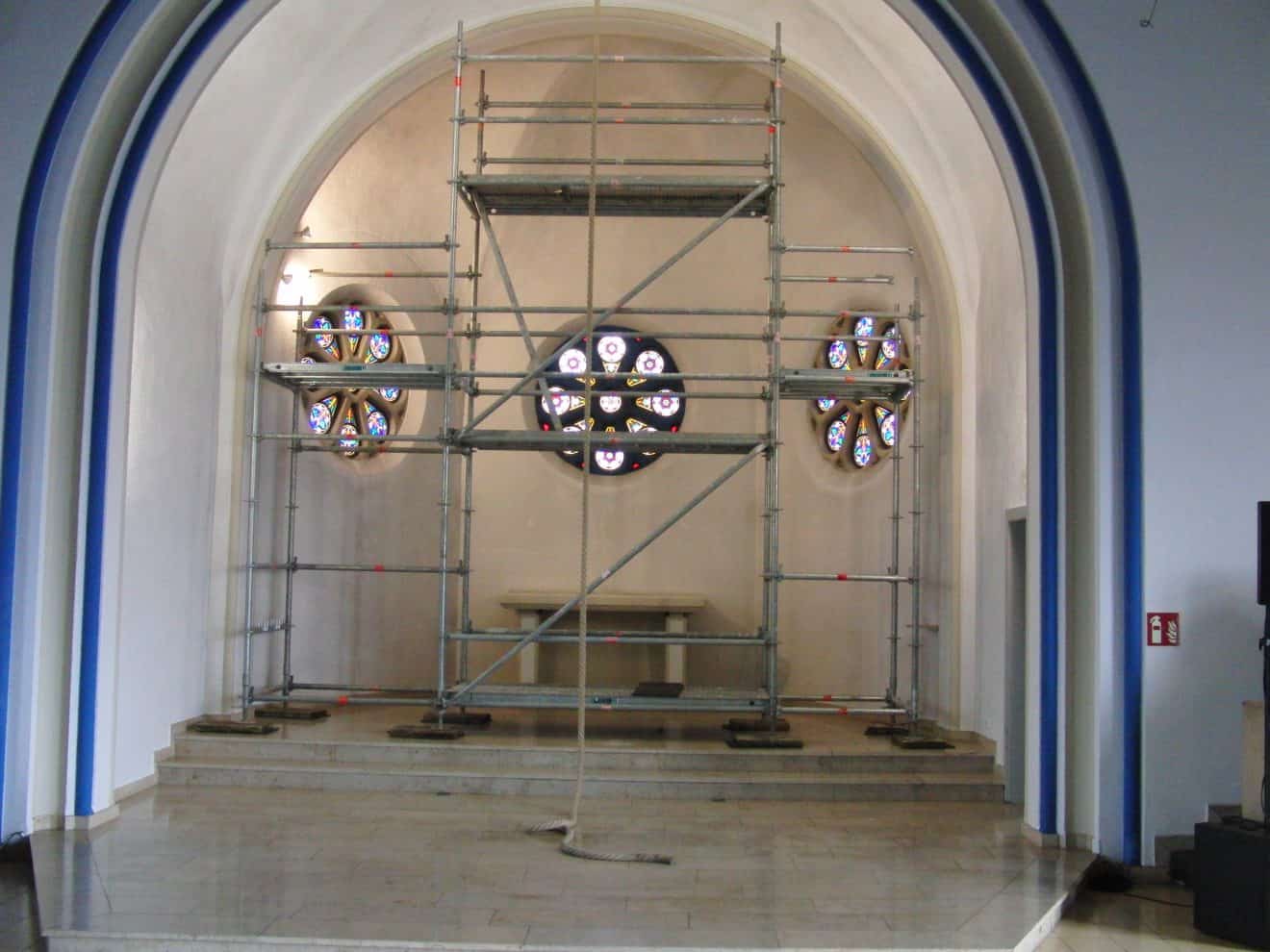 Kirche als eine Baustelle: Feier des Gottesdienstes an anderem Ort