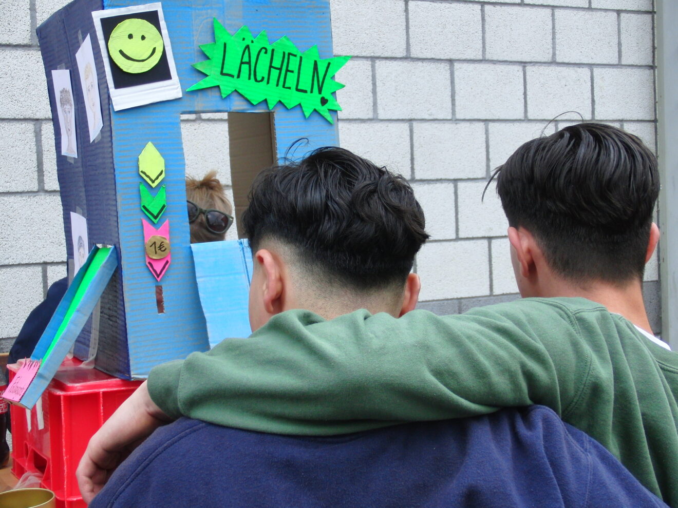 Foto-Box im Knast: Sich mit seinem Gesicht annehmen können
