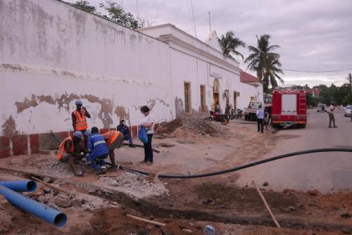 Männeranstalt Tete, Bauarbeiten für den Anschluss ans Wasserversorgungsnetz der Stadt